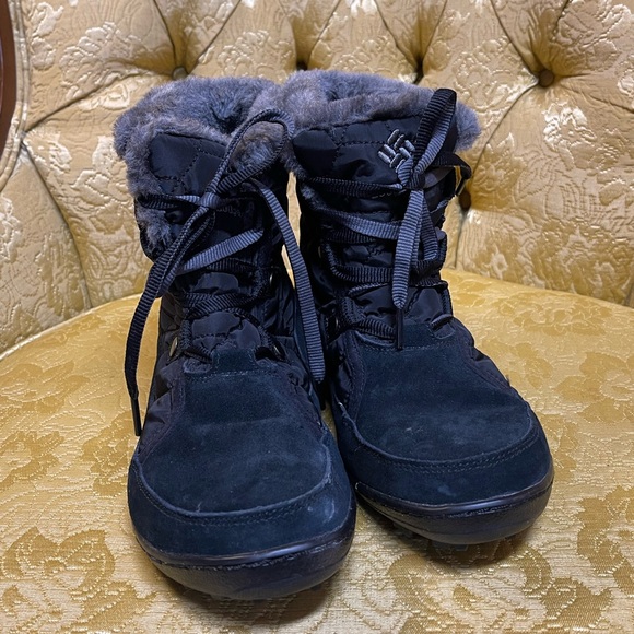 Women’s Columbia Boots - Picture 1 of 12